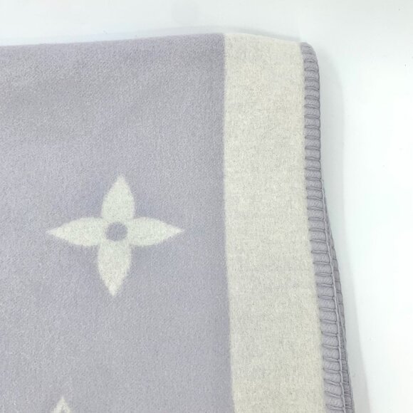 Louis Vuitton Light Purple Logo Embossed Wool & Cashmere Blanket - Picture 7 of 9